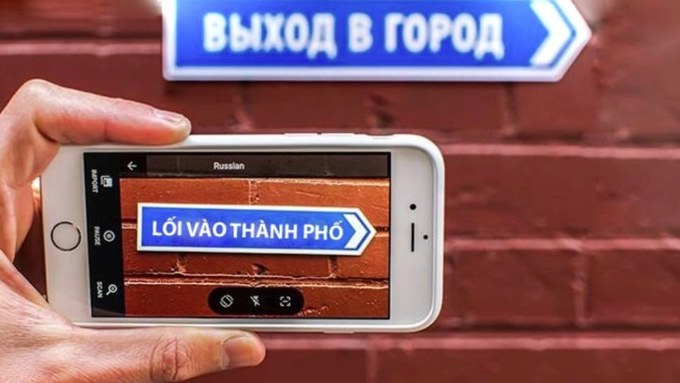 What outstanding features does Google Translate have that are difficult to replace?